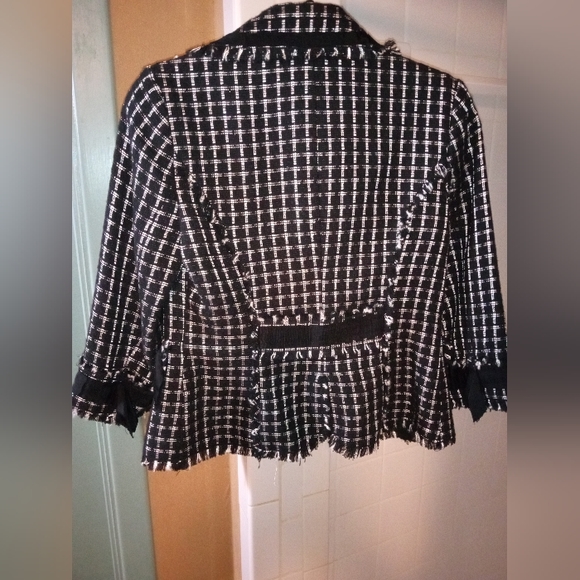 White House Black Market blazer - Picture 5 of 8